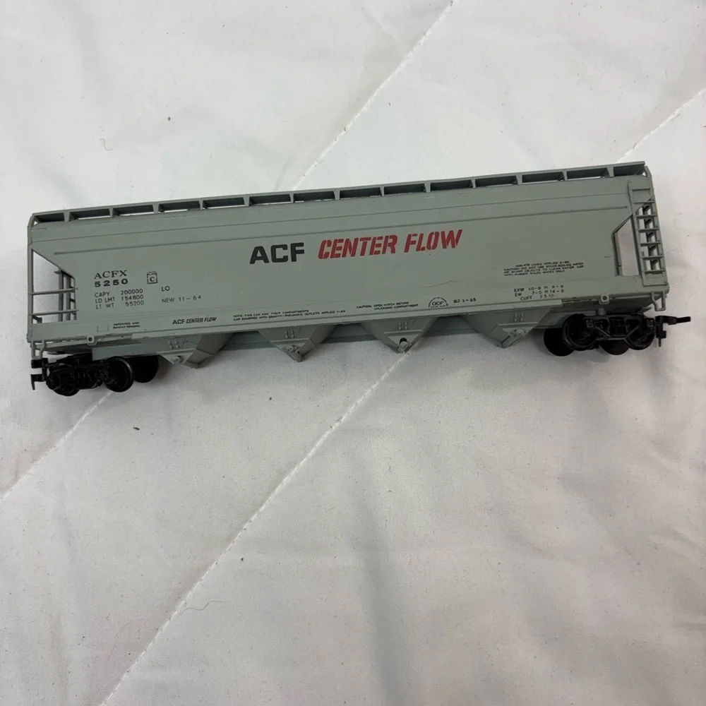 N Scale Atlas Shippers Car Line Quad Bay Covered Hopper 5250 C13754